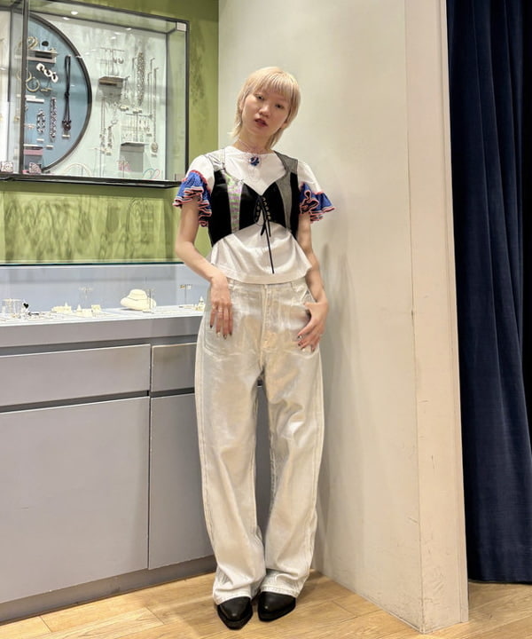 シミズ ネネさんの「BEAMS WOMEN｜Ray BEAMS / ライン ニット フリル スリーブ Tシャツ」を使ったコーディネート