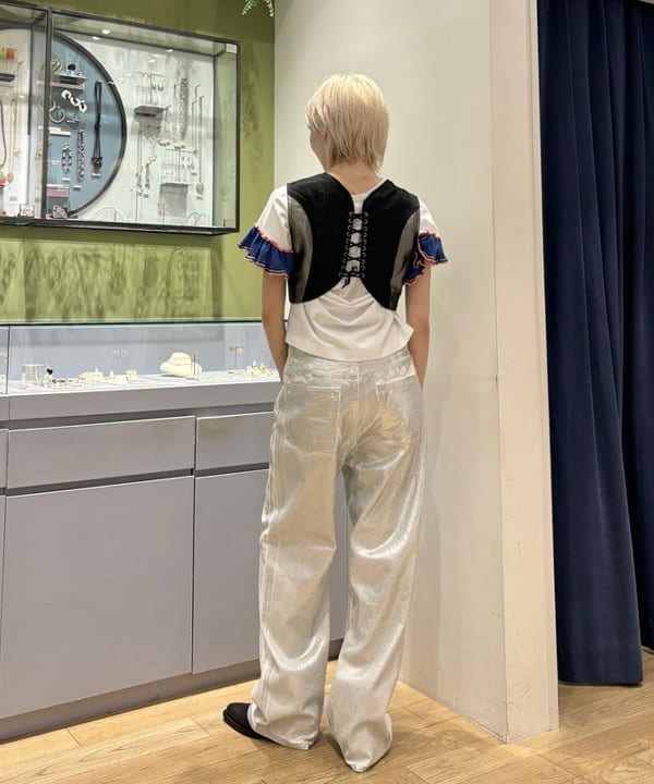 シミズ ネネさんの「BEAMS WOMEN｜Ray BEAMS / ライン ニット フリル スリーブ Tシャツ」を使ったコーディネート