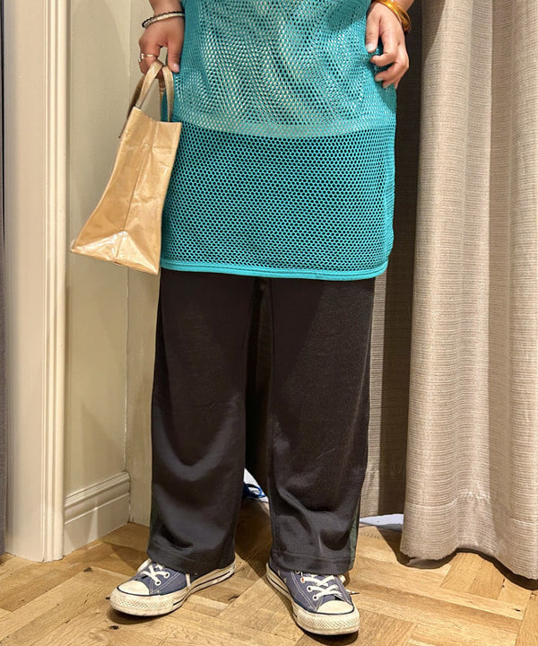 おとむさんの「BEAMS WOMEN｜BEAMS BOY / BBロゴ ショップバック」を使ったコーディネート