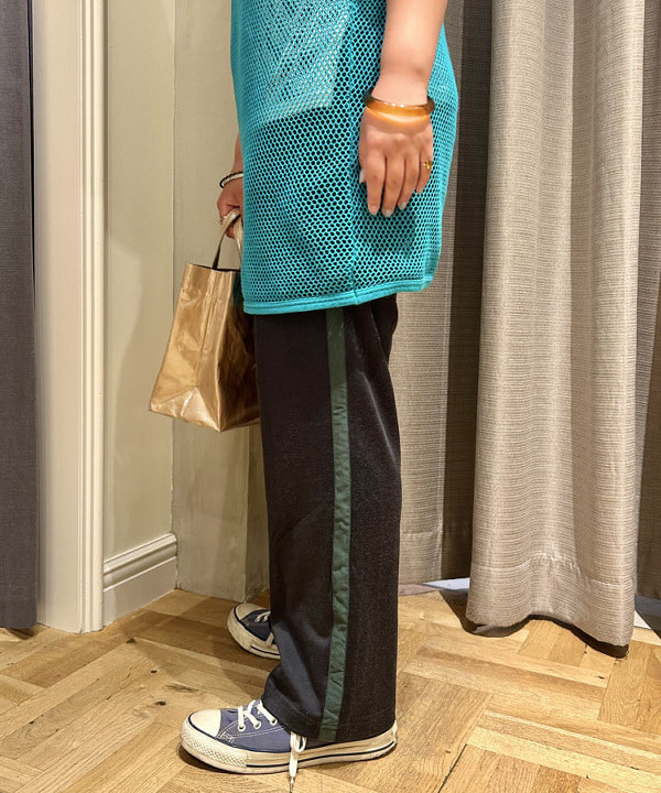 おとむさんの「BEAMS WOMEN｜BEAMS BOY / BBロゴ ショップバック」を使ったコーディネート