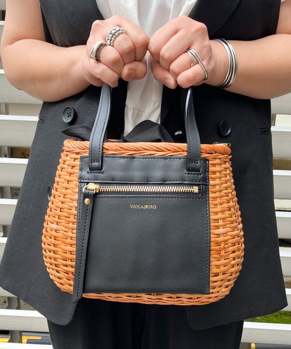 藤井 裕実子さんの「BEAMS WOMEN｜コンビ ティアード プルオーバー」を使ったコーディネート