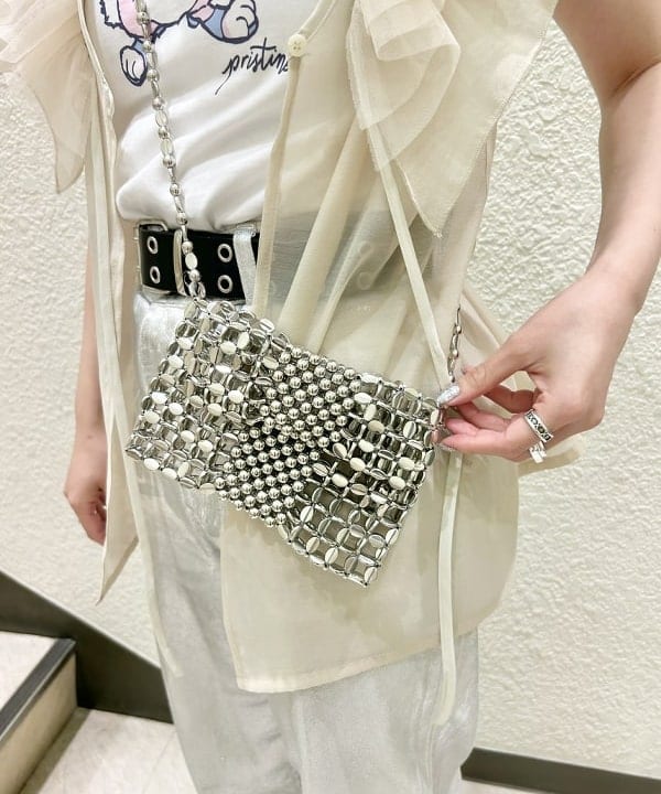 庭野 優紀さんの「BEAMS WOMEN｜箔プリント デニムパンツ」を使ったコーディネート