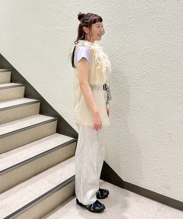 庭野 優紀さんの「BEAMS WOMEN｜箔プリント デニムパンツ」を使ったコーディネート