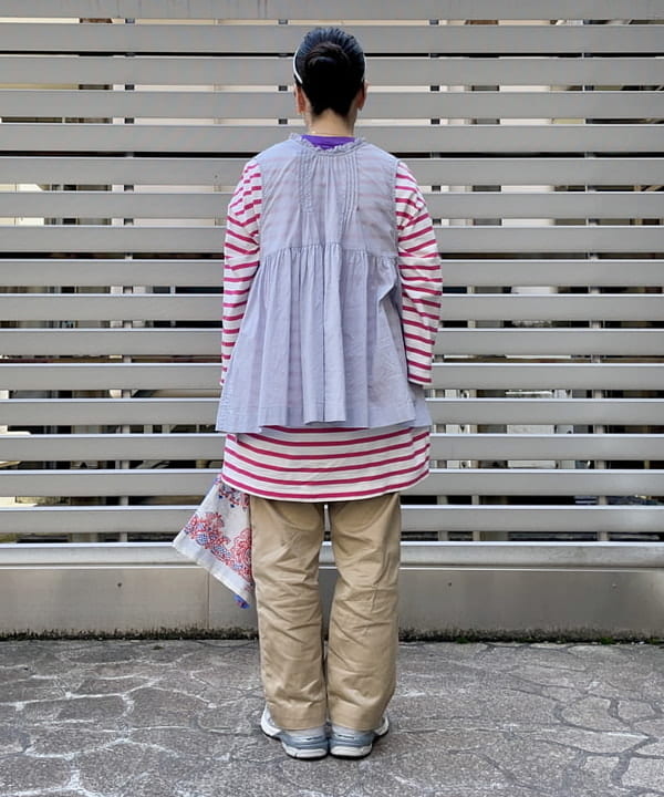 コウリキ　マミさんの「BEAMS WOMEN｜【別注】BUZZ RICKSON'S / チノパンツ」を使ったコーディネート
