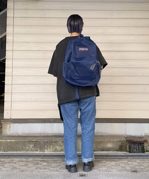 オカモト ミサキさんの「BEAMS WOMEN｜BEAMS / ヴィンテージ加工 カレッジ Tシャツ」を使ったコーディネート