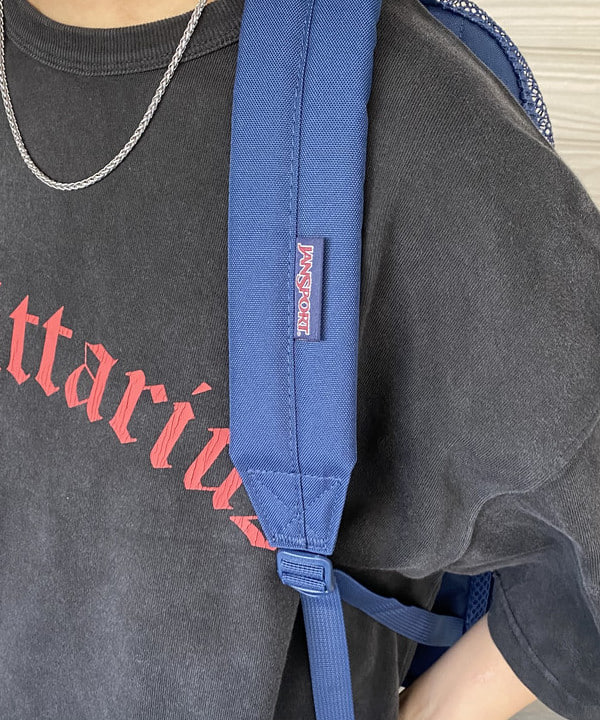 オカモト ミサキさんの「BEAMS WOMEN｜BEAMS / ヴィンテージ加工 カレッジ Tシャツ」を使ったコーディネート