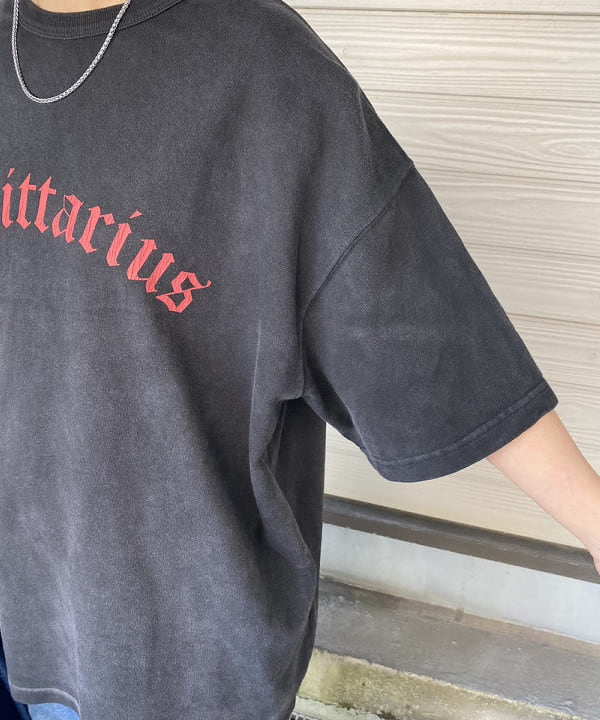 オカモト ミサキさんの「BEAMS WOMEN｜BEAMS / ヴィンテージ加工 カレッジ Tシャツ」を使ったコーディネート