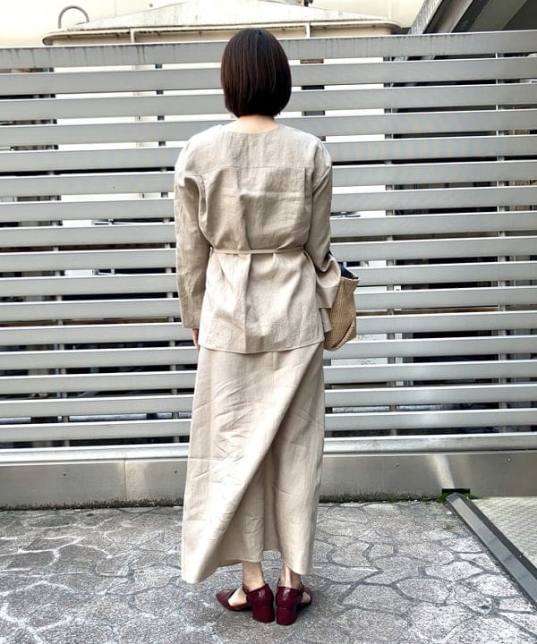 岡 妃呂美さんの「BEAMS WOMEN｜Demi-Luxe BEAMS / リブ ニット ビスチェ」を使ったコーディネート