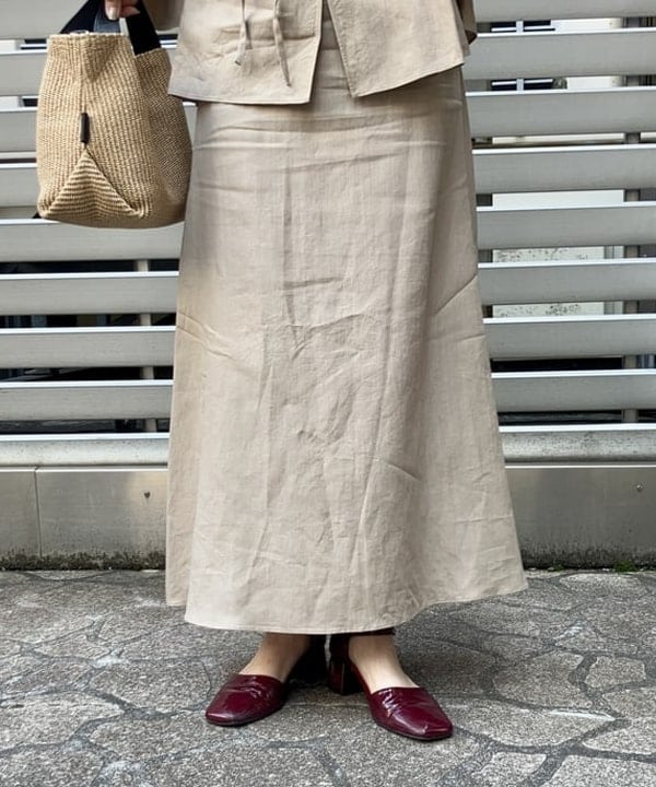 岡 妃呂美さんの「BEAMS WOMEN｜Demi-Luxe BEAMS / リブ ニット ビスチェ」を使ったコーディネート