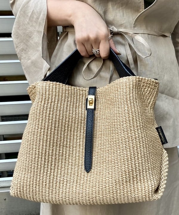 岡 妃呂美さんの「BEAMS WOMEN｜Demi-Luxe BEAMS / リブ ニット ビスチェ」を使ったコーディネート