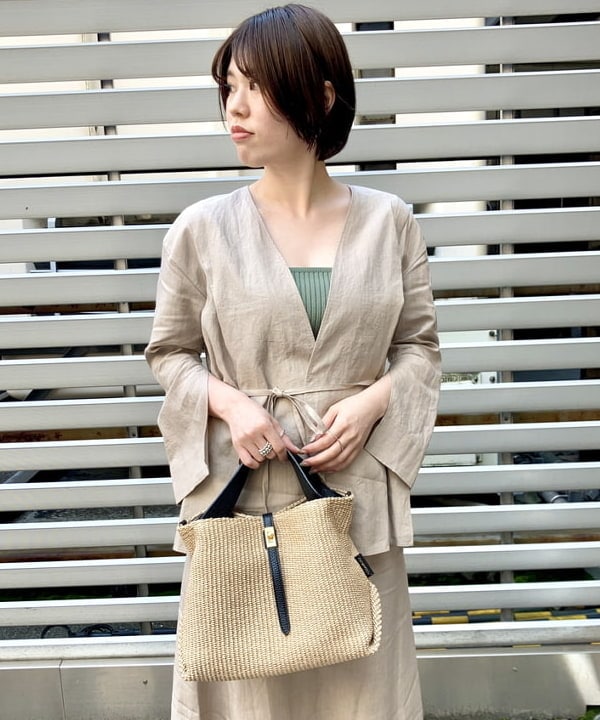 岡 妃呂美さんの「BEAMS WOMEN｜Demi-Luxe BEAMS / リブ ニット ビスチェ」を使ったコーディネート