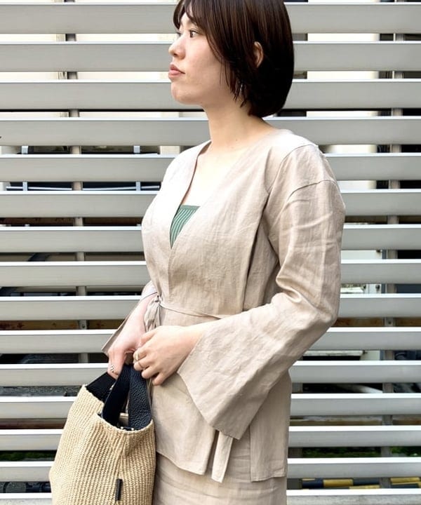 岡 妃呂美さんの「BEAMS WOMEN｜Demi-Luxe BEAMS / リブ ニット ビスチェ」を使ったコーディネート