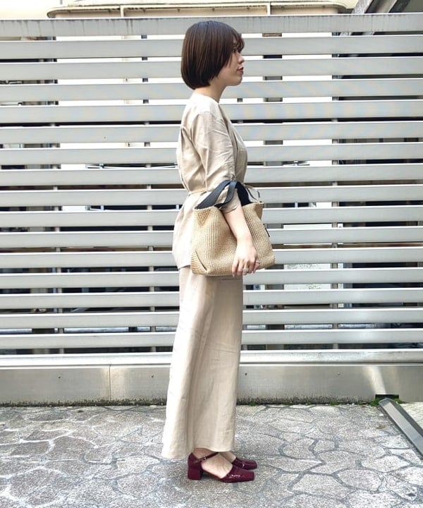 岡 妃呂美さんの「BEAMS WOMEN｜Demi-Luxe BEAMS / リブ ニット ビスチェ」を使ったコーディネート