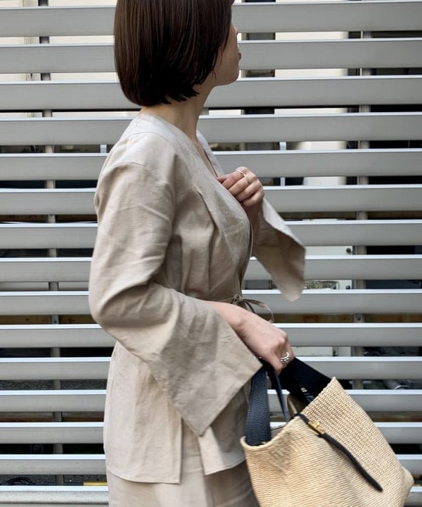 岡 妃呂美さんの「BEAMS WOMEN｜Demi-Luxe BEAMS / リブ ニット ビスチェ」を使ったコーディネート