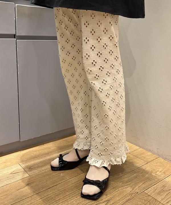 神坂 莉子さんの「BEAMS WOMEN｜Ray BEAMS /?リボン ミュール」を使ったコーディネート