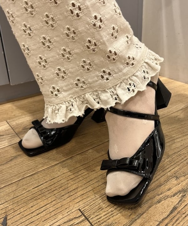 神坂 莉子さんの「BEAMS WOMEN｜Ray BEAMS /?リボン ミュール」を使ったコーディネート