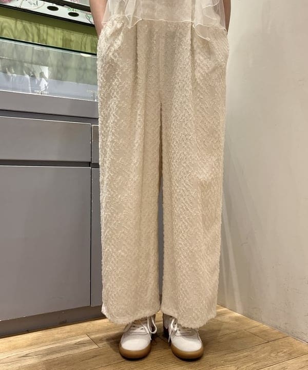 神坂 莉子さんの「BEAMS WOMEN｜Ray BEAMS / チュール レイヤー フリル スリーブ Tシャツ」を使ったコーディネート
