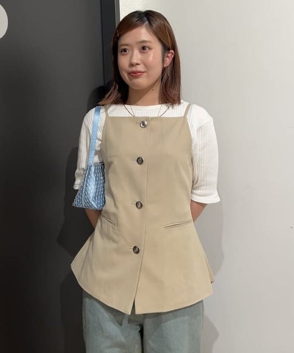 安藤 菜央さんの「BEAMS WOMEN｜maturely / Rib Gimmick Short Sleeves」を使ったコーディネート