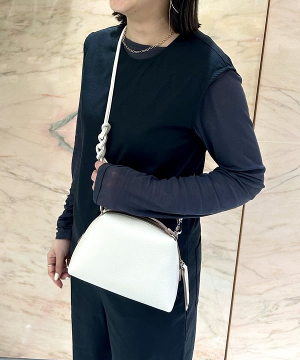 西村 章代さんの「BEAMS WOMEN｜Purpred / トング ピロー サンダル」を使ったコーディネート
