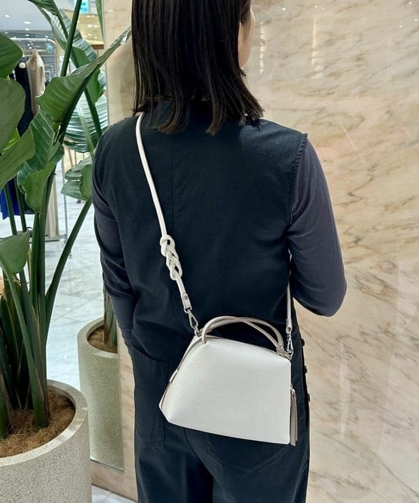西村 章代さんの「BEAMS WOMEN｜Purpred / トング ピロー サンダル」を使ったコーディネート