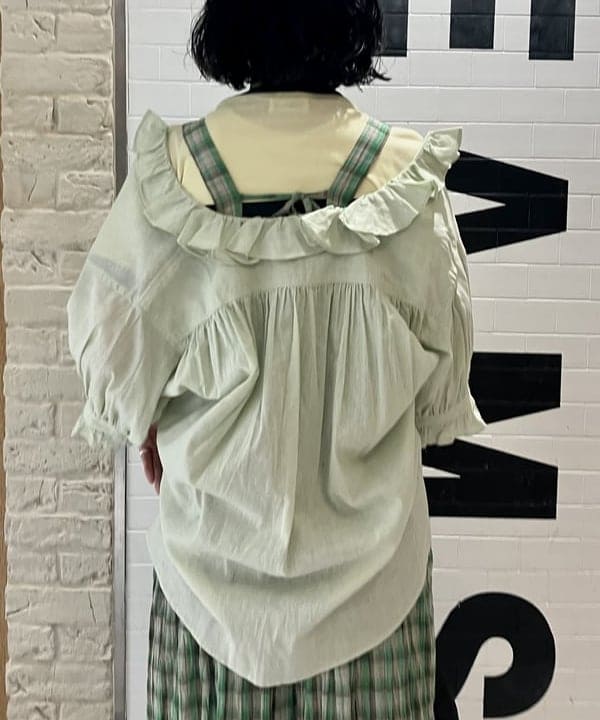 小原 もこさんの「BEAMS WOMEN｜SILK ROAD BAZAAR / MUSICIAN オーナメント 2」を使ったコーディネート