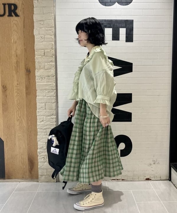 小原 もこさんの「BEAMS WOMEN｜SILK ROAD BAZAAR / MUSICIAN オーナメント 2」を使ったコーディネート