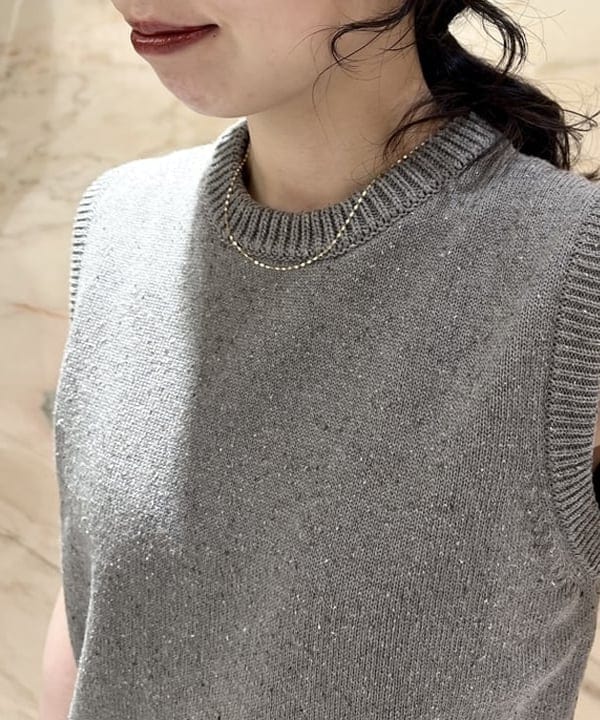 中丸　栞さんの「BEAMS WOMEN｜les bon bon / ヴィクトリア ネックレス ゴールド」を使ったコーディネート