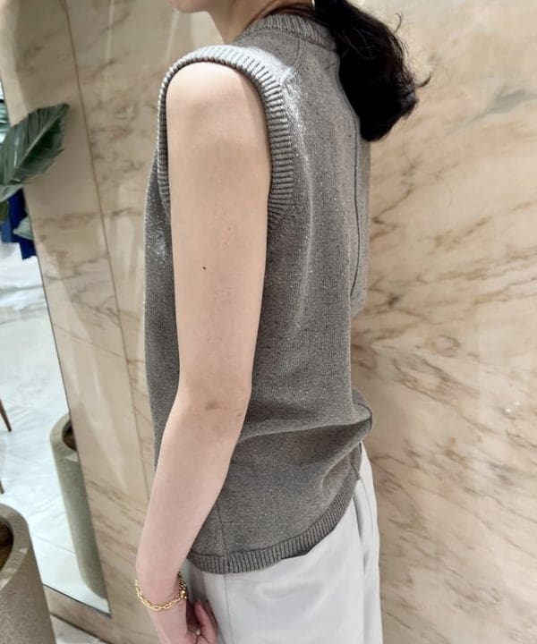 中丸　栞さんの「BEAMS WOMEN｜les bon bon / ヴィクトリア ネックレス ゴールド」を使ったコーディネート