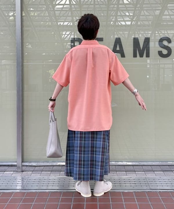 矢野(青木)優香さんの「BEAMS WOMEN｜BEAMS BOY / ポリエステルメッシュ ボタンダウン シャツ」を使ったコーディネート