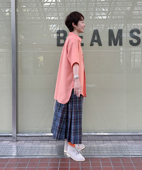 矢野(青木)優香さんの「BEAMS WOMEN｜BEAMS BOY / ポリエステルメッシュ ボタンダウン シャツ」を使ったコーディネート