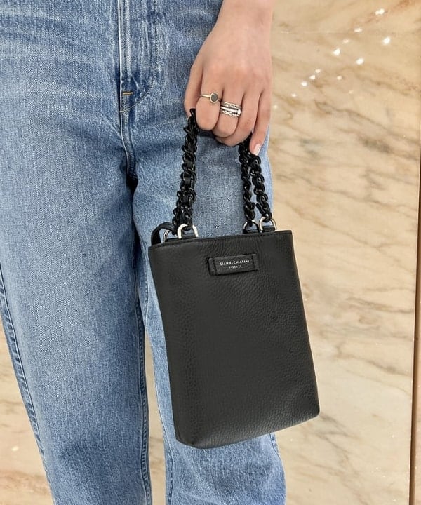 中丸　栞さんの「BEAMS WOMEN｜GRILLO / ペーパー クロシェハット」を使ったコーディネート