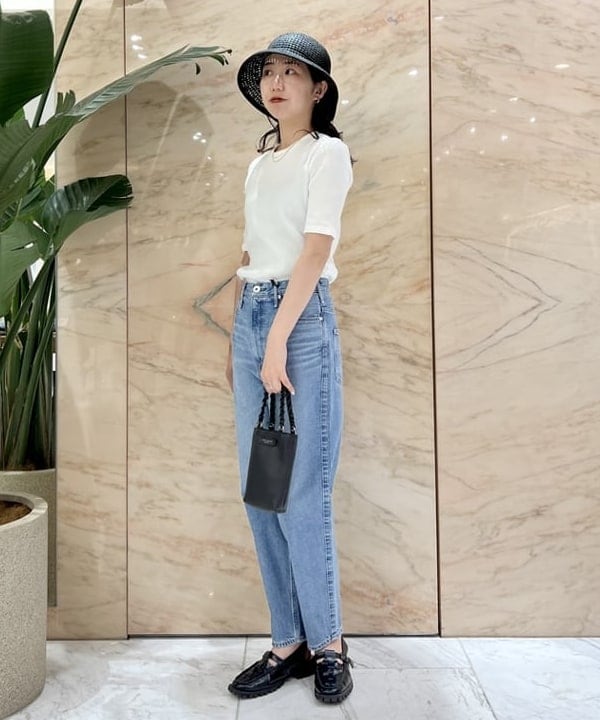 中丸　栞さんの「BEAMS WOMEN｜GRILLO / ペーパー クロシェハット」を使ったコーディネート