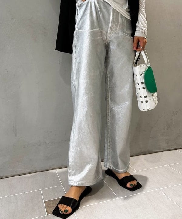 川口 恵さんの「BEAMS WOMEN｜Ray BEAMS / 箔プリント デニムパンツ」を使ったコーディネート