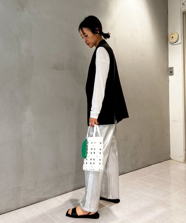 川口 恵さんの「BEAMS WOMEN｜Ray BEAMS / 箔プリント デニムパンツ」を使ったコーディネート