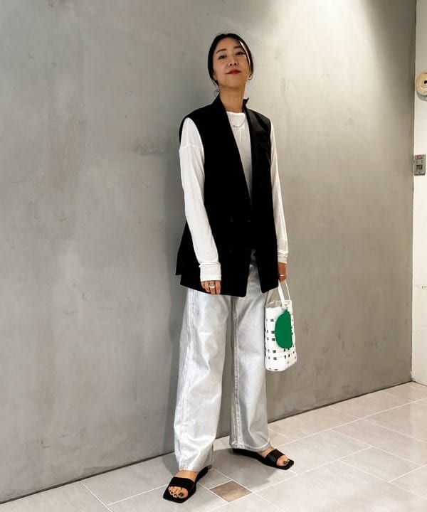 川口 恵さんの「BEAMS WOMEN｜Ray BEAMS / 箔プリント デニムパンツ」を使ったコーディネート