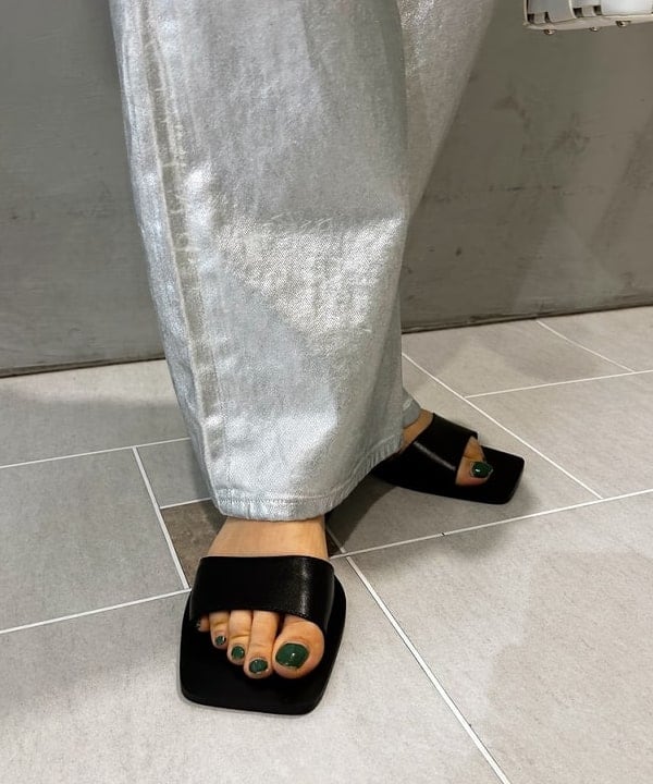 川口 恵さんの「BEAMS WOMEN｜Ray BEAMS / 箔プリント デニムパンツ」を使ったコーディネート