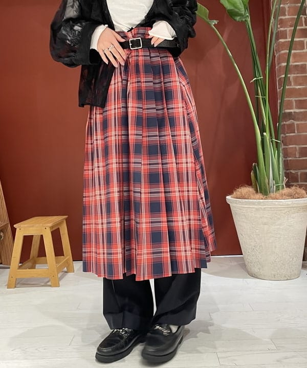 サカサイスズカさんの「BEAMS WOMEN｜maturely / 2Way Stretch Tuck Slacks」を使ったコーディネート