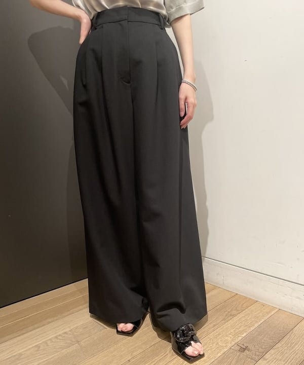 makita mikaさんの「BEAMS WOMEN｜【WEB限定】NOMADIS / BOY クロスボディバッグ」を使ったコーディネート