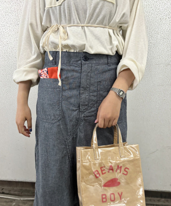 チナツさんの「BEAMS WOMEN｜BEAMS BOY / イレギュラー カット バンダナ」を使ったコーディネート