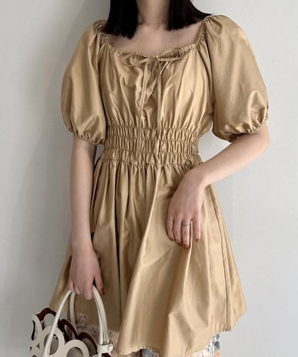 山田 千遥さんの「BEAMS WOMEN｜Devotion TWINS / コットンギャザー ショートドレス」を使ったコーディネート