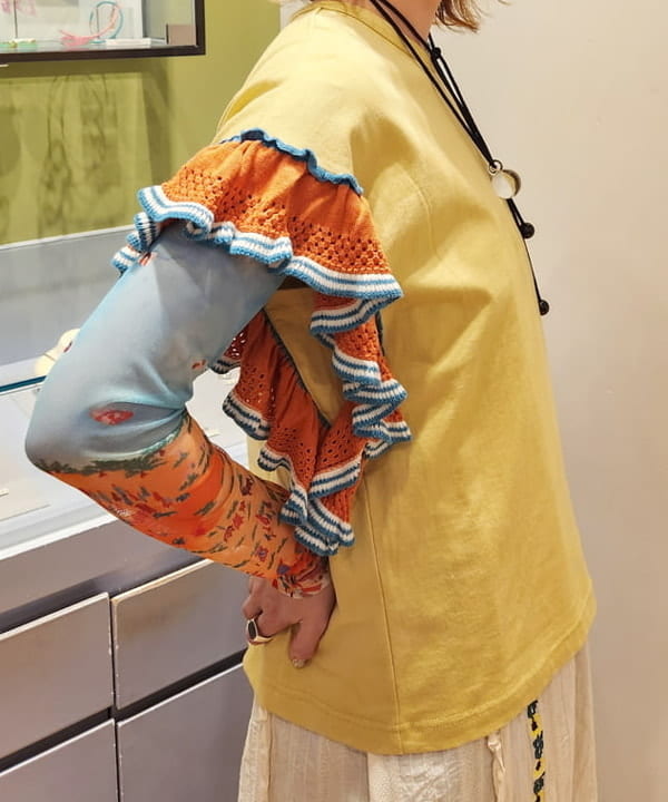 saori KATOさんの「BEAMS WOMEN｜ELINA LEBESSI / GLYFADA SKIRT WITH EMBROIDERED FLOWERS」を使ったコーディネート