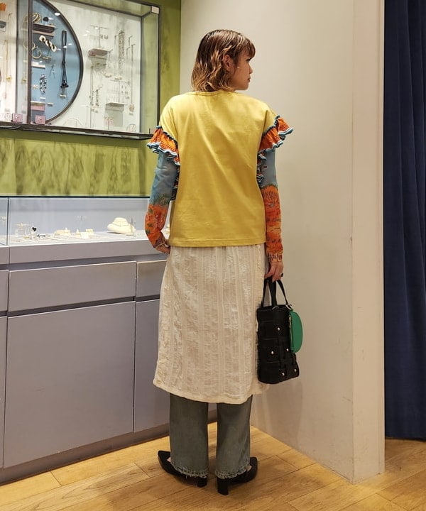 saori KATOさんの「BEAMS WOMEN｜ELINA LEBESSI / GLYFADA SKIRT WITH EMBROIDERED FLOWERS」を使ったコーディネート