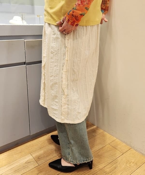 saori KATOさんの「BEAMS WOMEN｜ELINA LEBESSI / GLYFADA SKIRT WITH EMBROIDERED FLOWERS」を使ったコーディネート