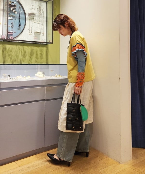saori KATOさんの「BEAMS WOMEN｜ELINA LEBESSI / GLYFADA SKIRT WITH EMBROIDERED FLOWERS」を使ったコーディネート
