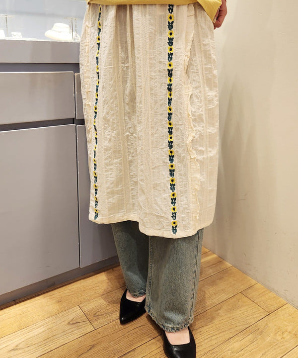 saori KATOさんの「BEAMS WOMEN｜ELINA LEBESSI / GLYFADA SKIRT WITH EMBROIDERED FLOWERS」を使ったコーディネート