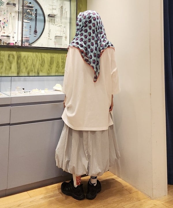 saori KATOさんの「BEAMS WOMEN｜GOOD ROCK SPEED / 別注 BAND BIG Tシャツ」を使ったコーディネート
