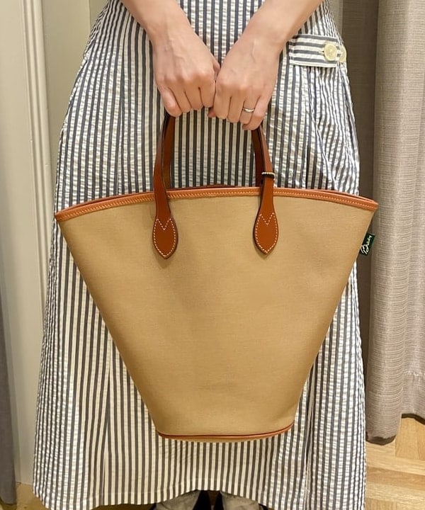 コウリキ　マミさんの「BEAMS WOMEN｜BEAMS BOY / サッカー タック スカート」を使ったコーディネート