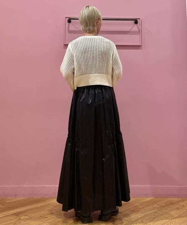 中江梨々香さんの「BEAMS WOMEN｜Ray BEAMS / グロッシー ギャザー スカート」を使ったコーディネート