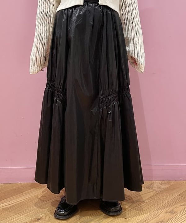 中江梨々香さんの「BEAMS WOMEN｜Ray BEAMS / グロッシー ギャザー スカート」を使ったコーディネート