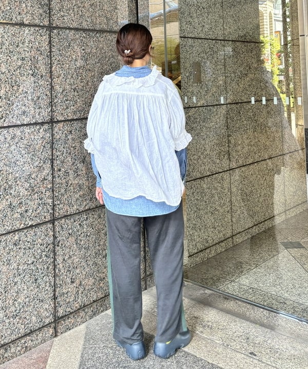 サワイさんの「BEAMS WOMEN｜【別注】BUZZ RICKSON'S / シャンブレー ロングスリーブ シャツ」を使ったコーディネート